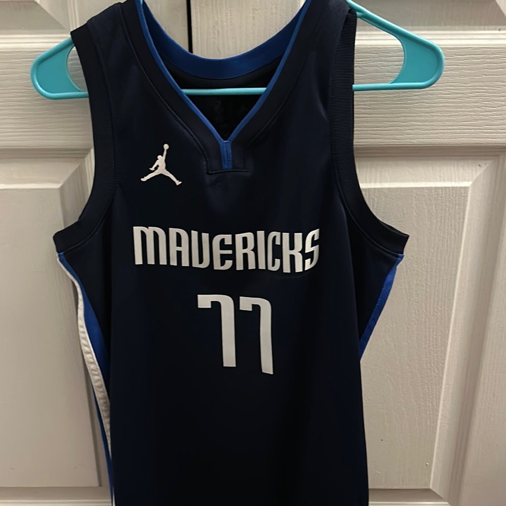 Nike Mavericks Swingman Jersey - Luka Doncic 2020